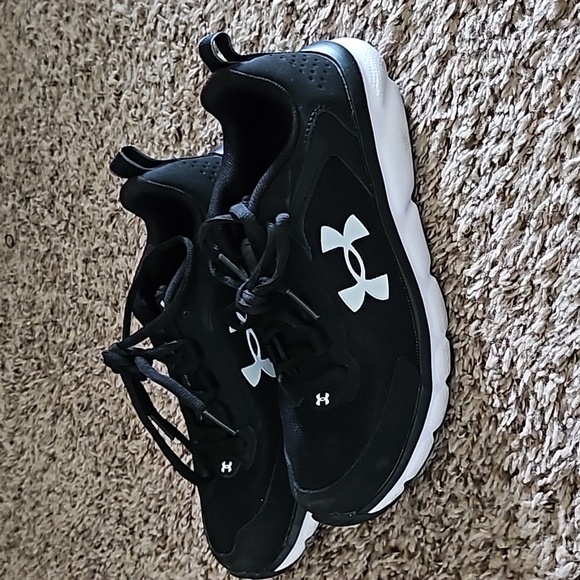 Under Armour Other - Under Armour - 4Y Black/White Youth Sneakers